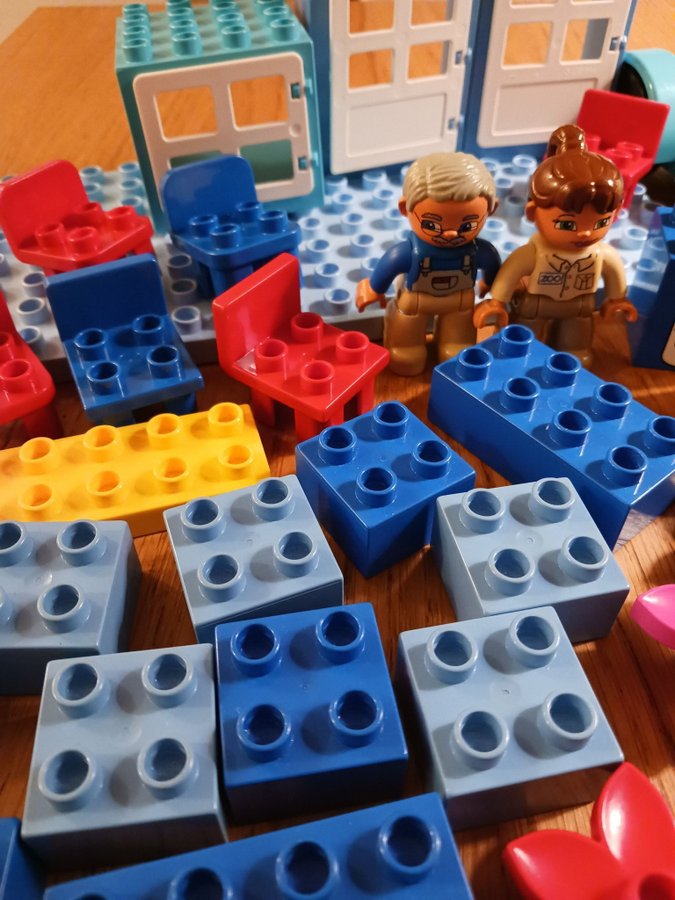 Lego Duplo Bitar 42 st olika