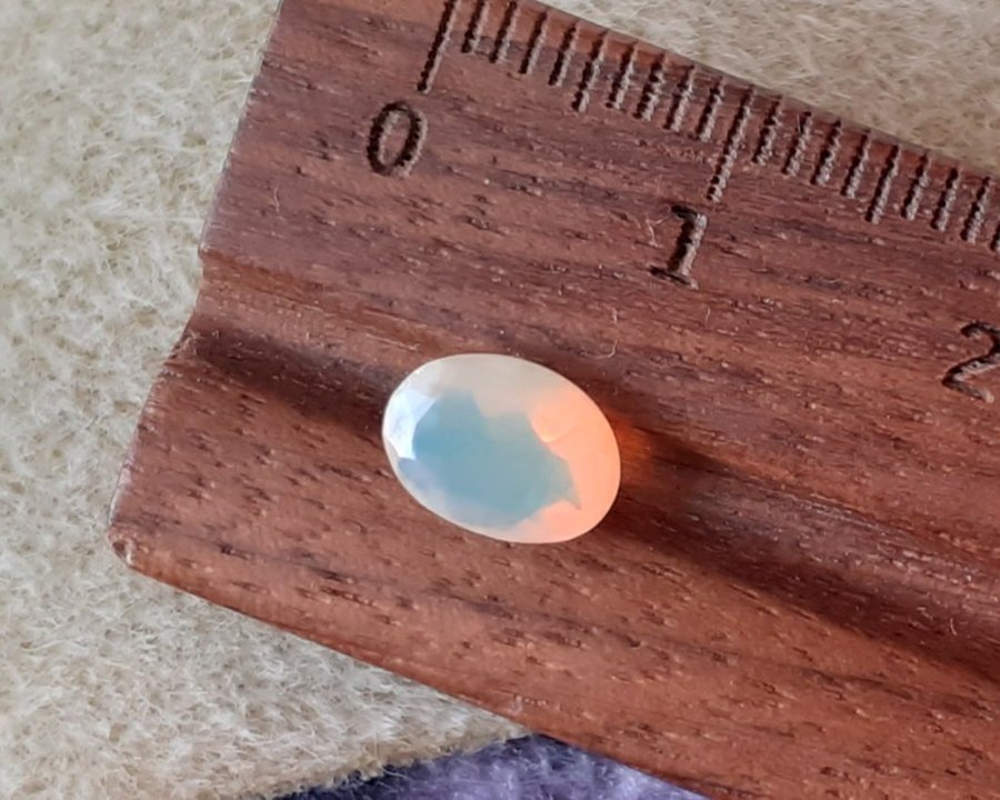 OPAL cabochon nr5 / facettslipad / 8x6x3 mm / Etiopisk opal