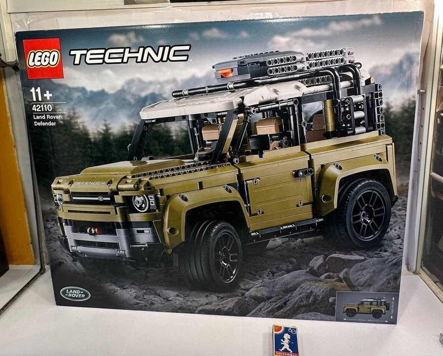 LEGO Technic 42110 Land Rover Defender,( oanvänd ) Obruten förpackning.