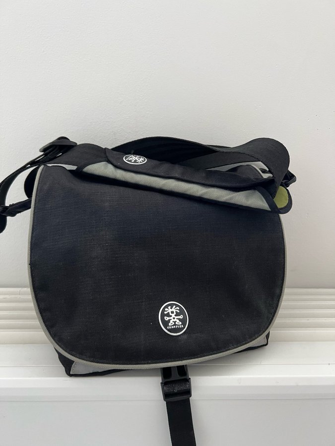 Crumpler S