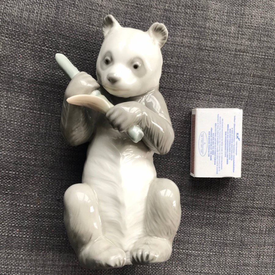 Figurin Nao by Lladro Daisa 1979 Panda med bambu