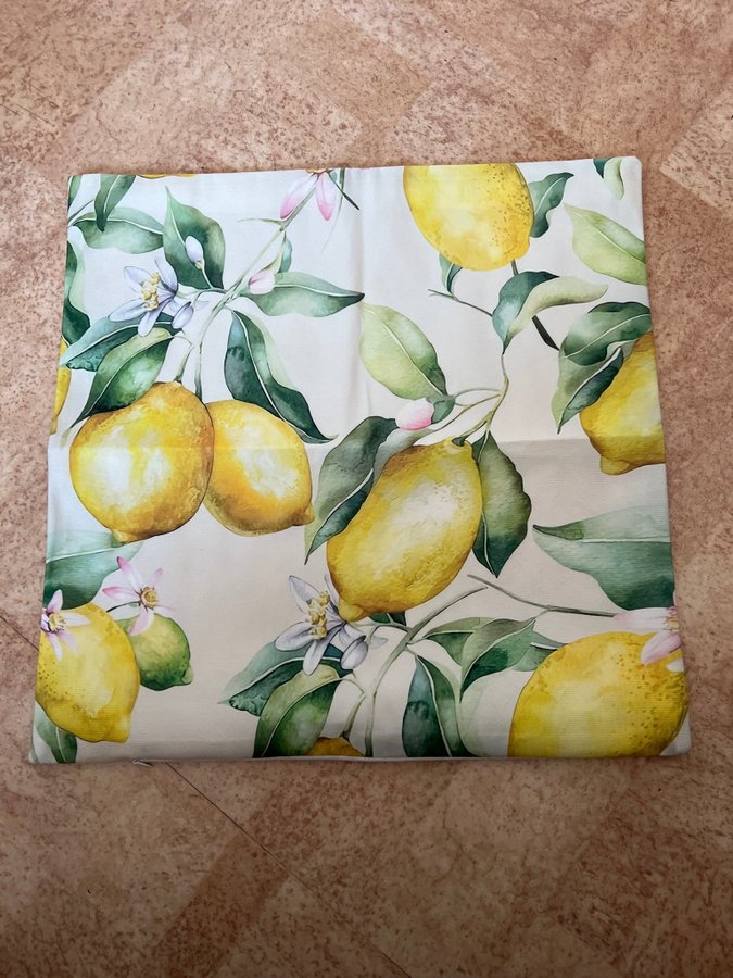 Kuddfodral med citronmotiv 45x45