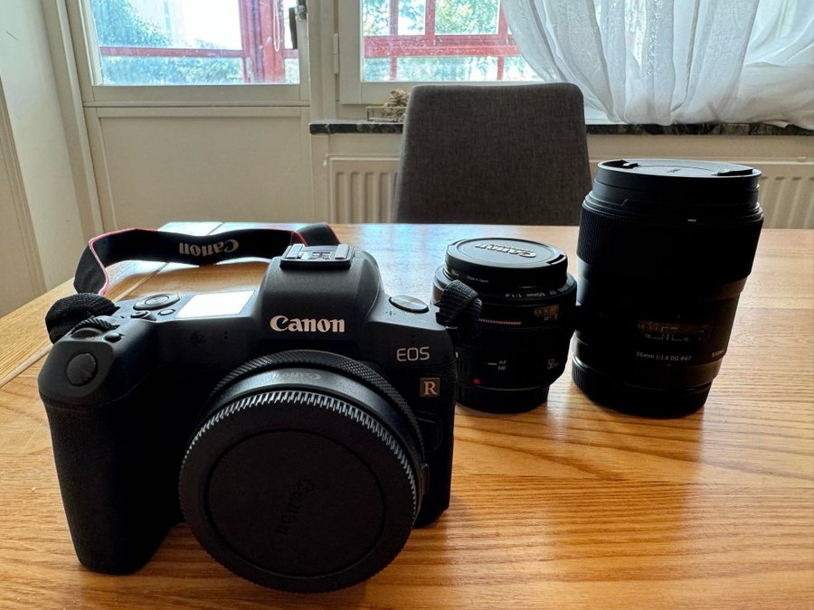 Spegellös Canon EOS R med 2 superbra objektiv - i bra skick