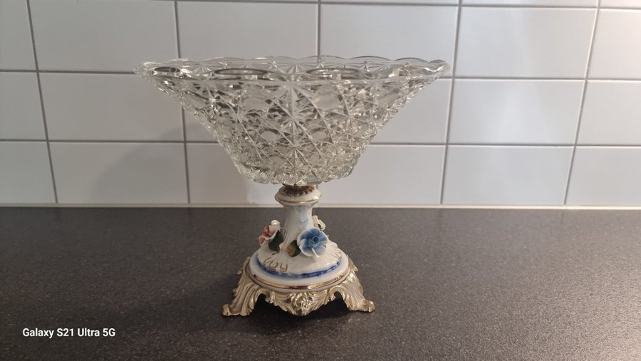 VINTAGE SKÅL PÅ FOT ?PORCELAIN/CRYSTAL  MÄSSING