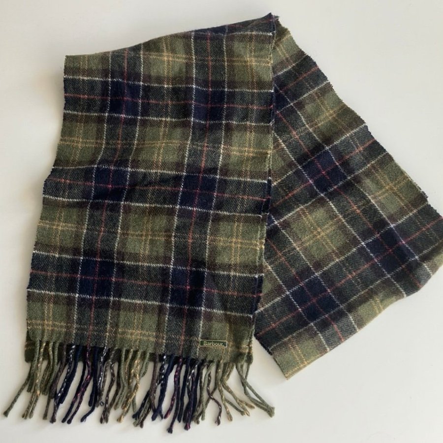 Klassisk rutig Barbour halsduk i 100% ull i nyskick 180x26cm pin