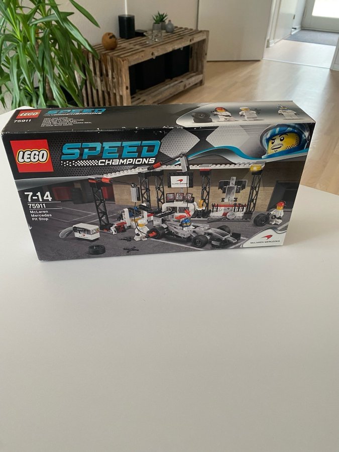 LEGO Speed Champions 75911 McLaren Mercedes MP4-29 Pit Stop