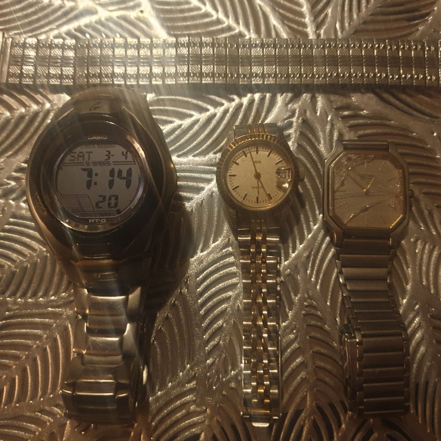 Klockor 3 st Seiko Casio och Visa