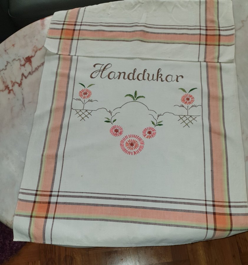 Tre Paradhanddukar handbroderade vintage 10/20 tal och 30/40 tal