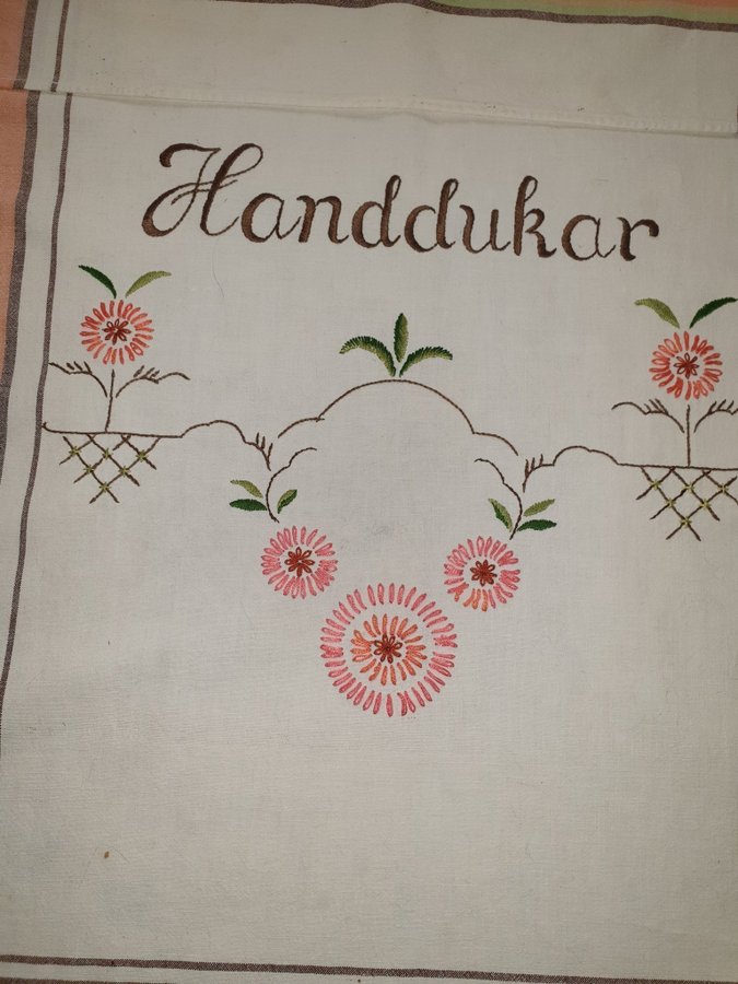 Tre Paradhanddukar handbroderade vintage 10/20 tal och 30/40 tal