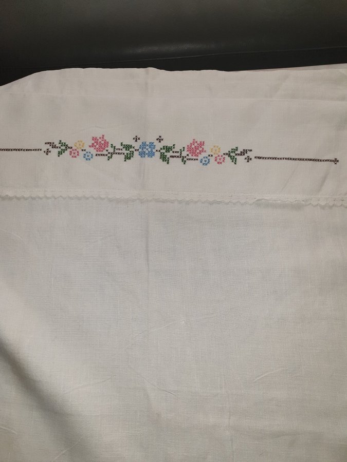 Tre Paradhanddukar handbroderade vintage 10/20 tal och 30/40 tal