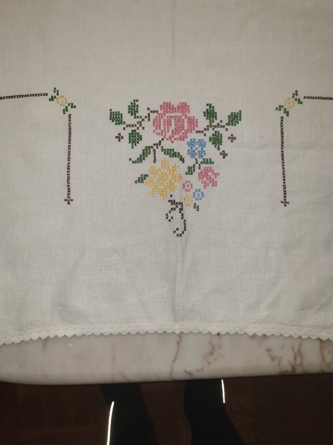 Tre Paradhanddukar handbroderade vintage 10/20 tal och 30/40 tal