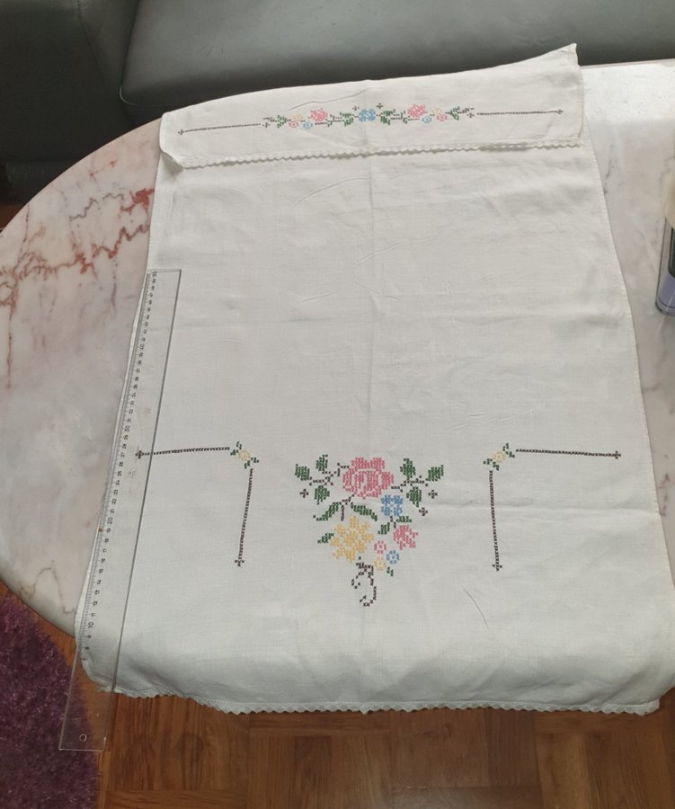 Tre Paradhanddukar handbroderade vintage 10/20 tal och 30/40 tal