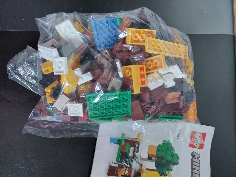 Lego Minecraft 21241