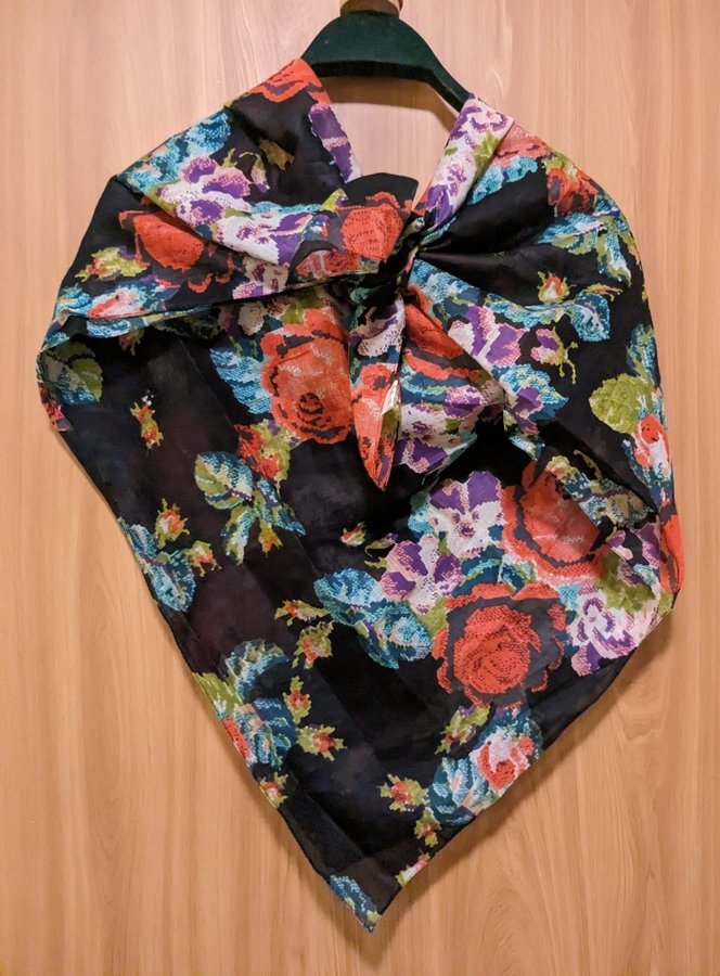 Schal sjal scarf rosor bomull stor 105*110cm svart röd turkos grön Fint skick