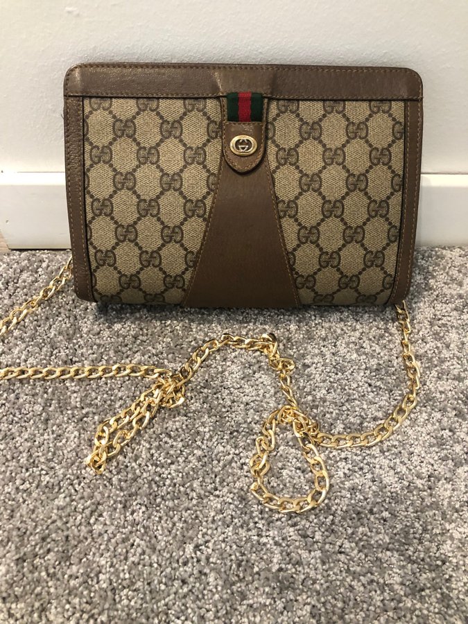 GUCCI SHERRY CLUTCH POCHETTE VÄSKA CROSSBODY JULKLAPP ORD PRIS CA 22.000 kr