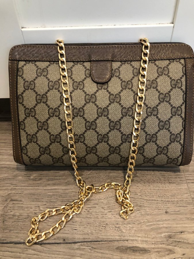 GUCCI SHERRY CLUTCH POCHETTE VÄSKA CROSSBODY JULKLAPP ORD PRIS CA 22.000 kr