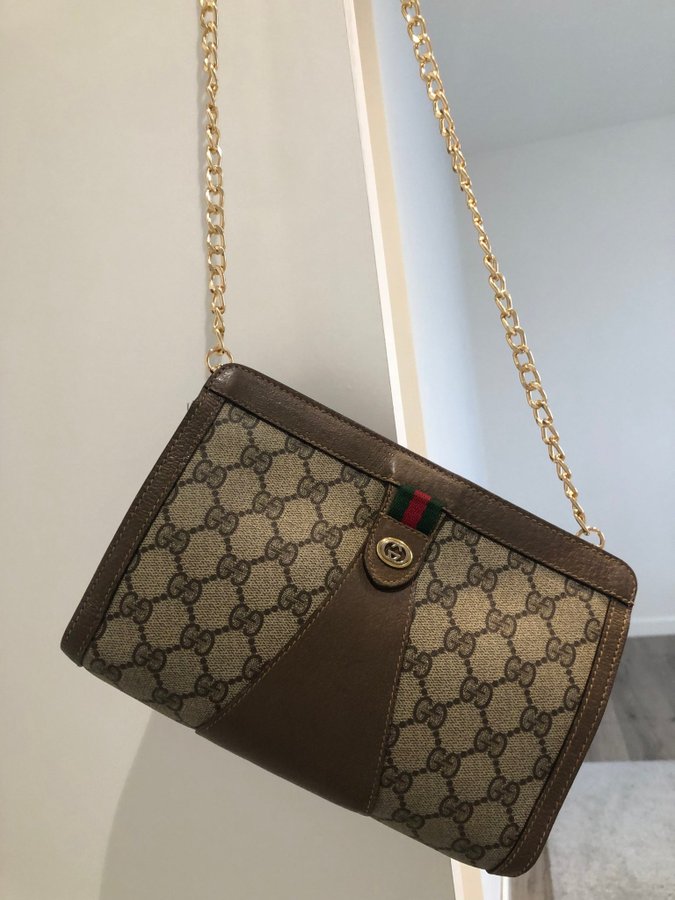 GUCCI SHERRY CLUTCH POCHETTE VÄSKA CROSSBODY JULKLAPP ORD PRIS CA 22.000 kr