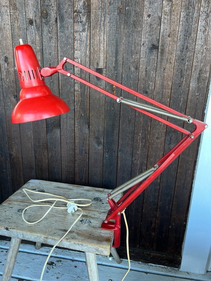 Skrivbordslampa röd Femo typ 55  50-60-tal kontor lampa arkitektlampa retro