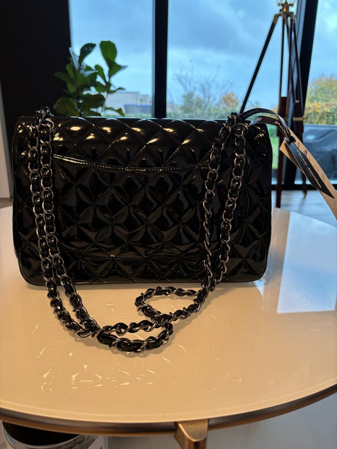 Ny jumbo Chanel flap bag