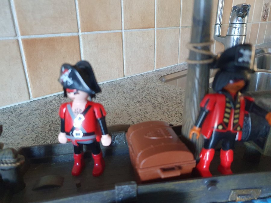 PLAYMOBIL - Piratskepp med kanon och figurer