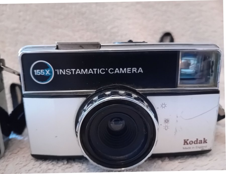 2 st Kodak Instamatic kameror en 56× och en 155×