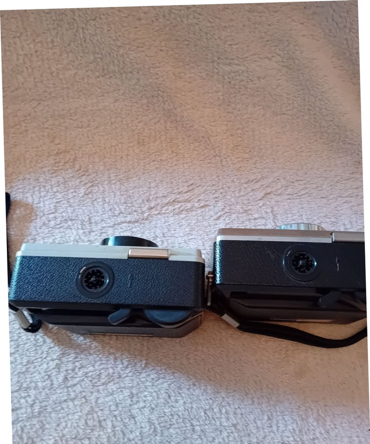 2 st Kodak Instamatic kameror en 56× och en 155×