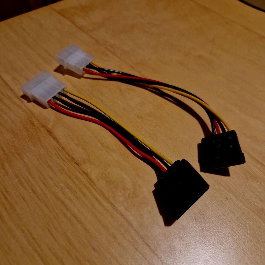 2 st molex till SATA-kabel