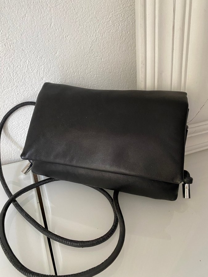  Other Stories Äkta Skinnväska mjuk mindre Crossbody