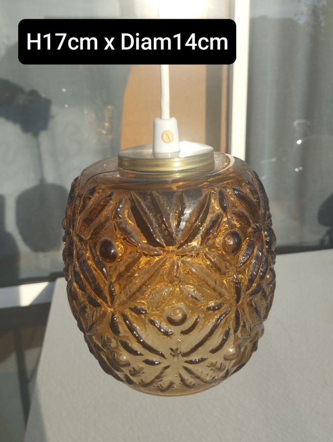 Vintage fönsterlampa i amberfärgad glas  mässing, 1960-tals