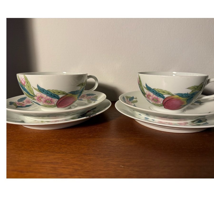 2 vackra tekoppar med assietter Porcelaine de Paris France