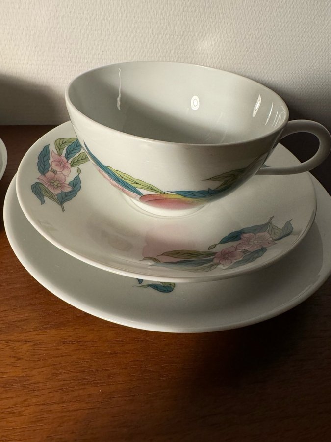 2 vackra tekoppar med assietter Porcelaine de Paris France