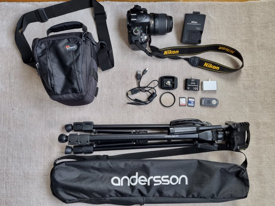 Nikon D3200 med objektiv stativ minneskort etc