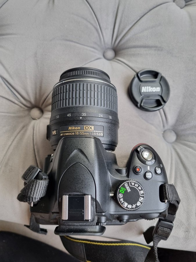 Nikon D3200 med objektiv stativ minneskort etc