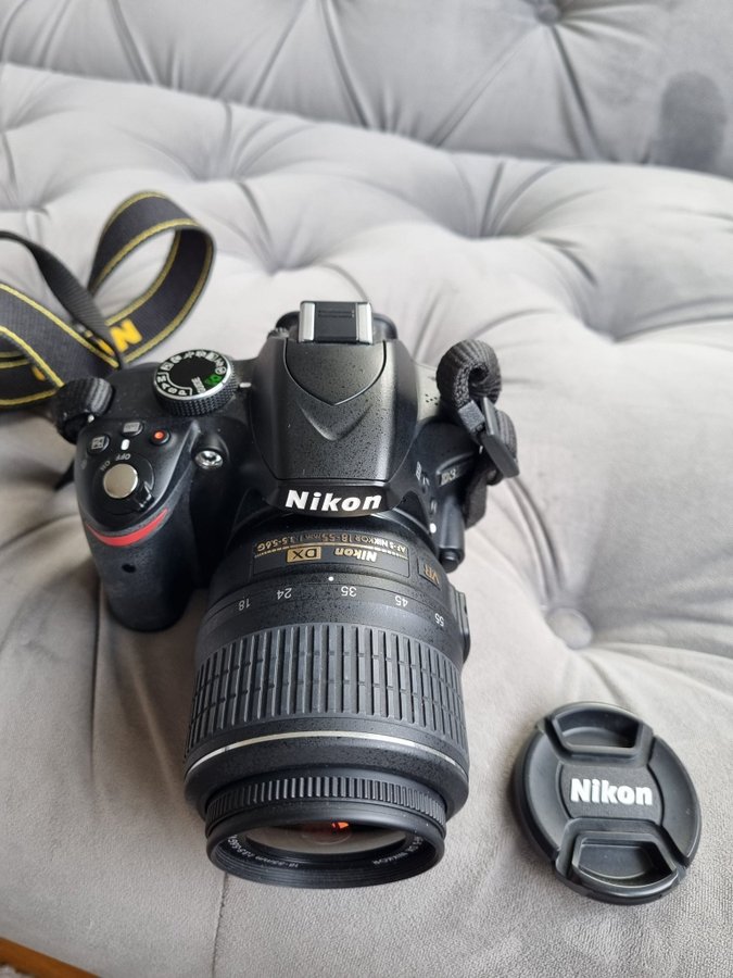 Nikon D3200 med objektiv stativ minneskort etc