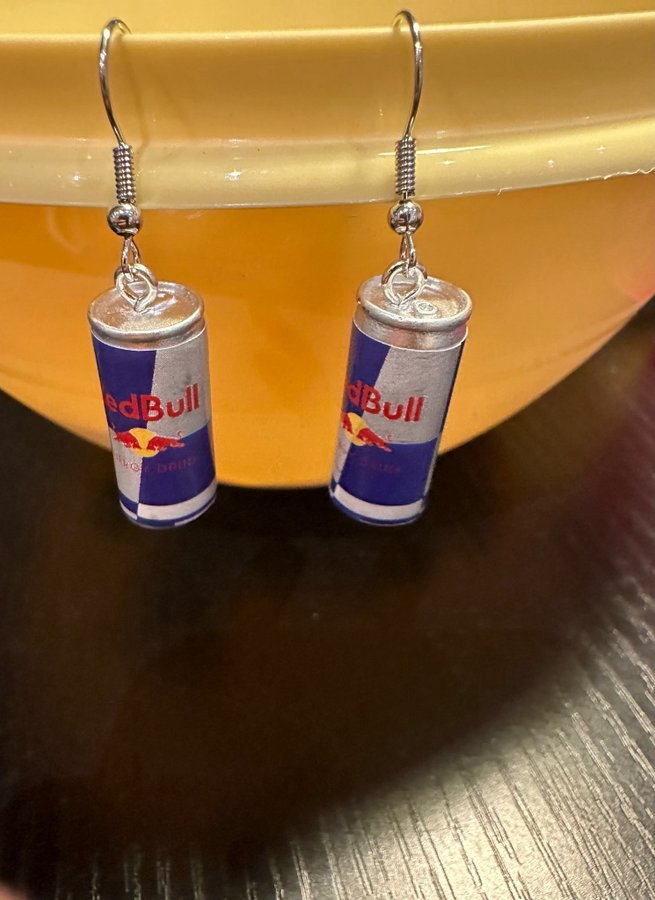 Redbull örhängen