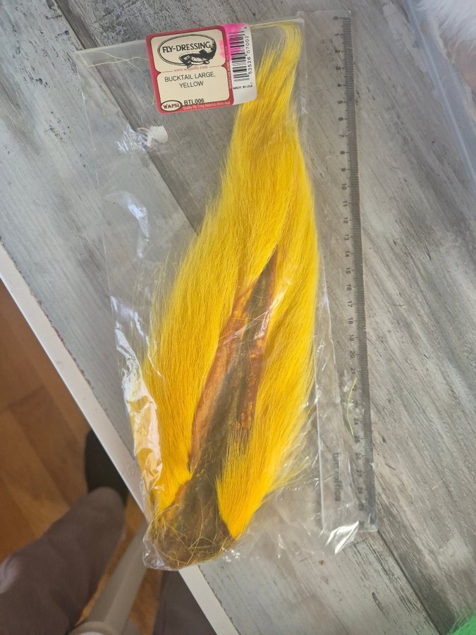 Bucktail gul 30cm