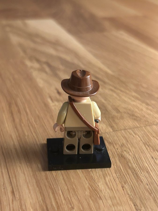 LEGO Minifigur - Indiana Jones with Open Shirt