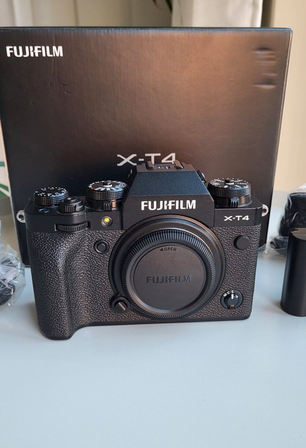 Fujifilm X-T4 i mycket fint skick - Sänkt pris 25/11!