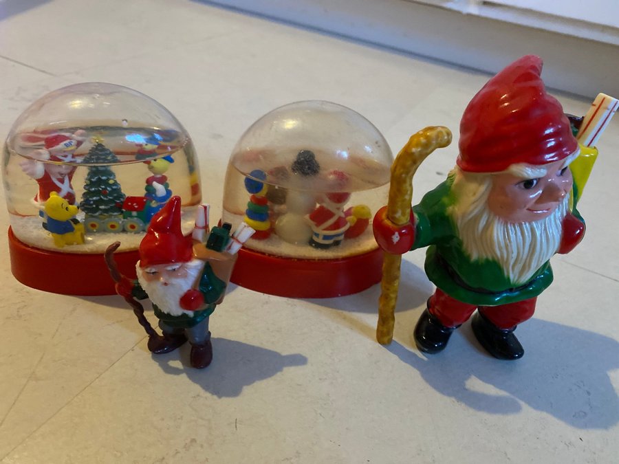 Jultomtar Karen Kjærsgaard snöglob x2 Retro plast. Jul. Tomte