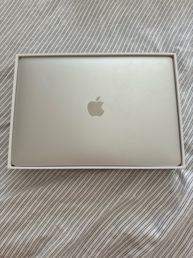 Macbook air 13” silver 2021 M1