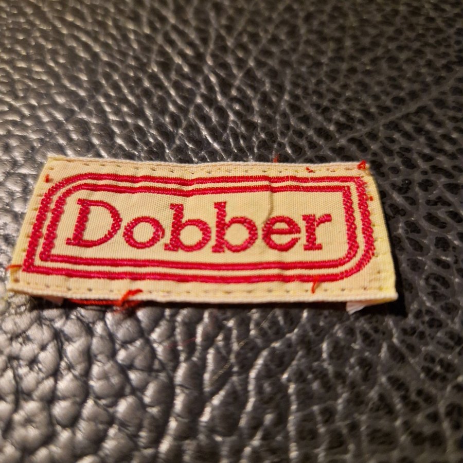 Äldre tygmärke Dobber 1,5 ×3,5 cm