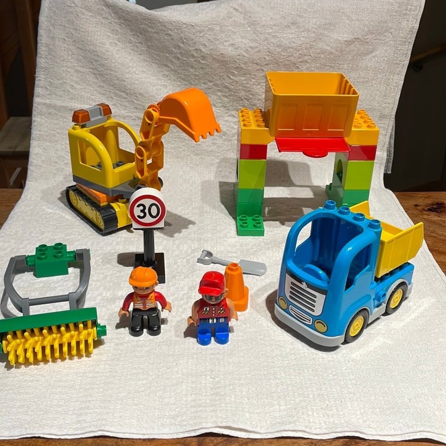 Lego Duplo grävmaskin, lastbil , silo och figurer