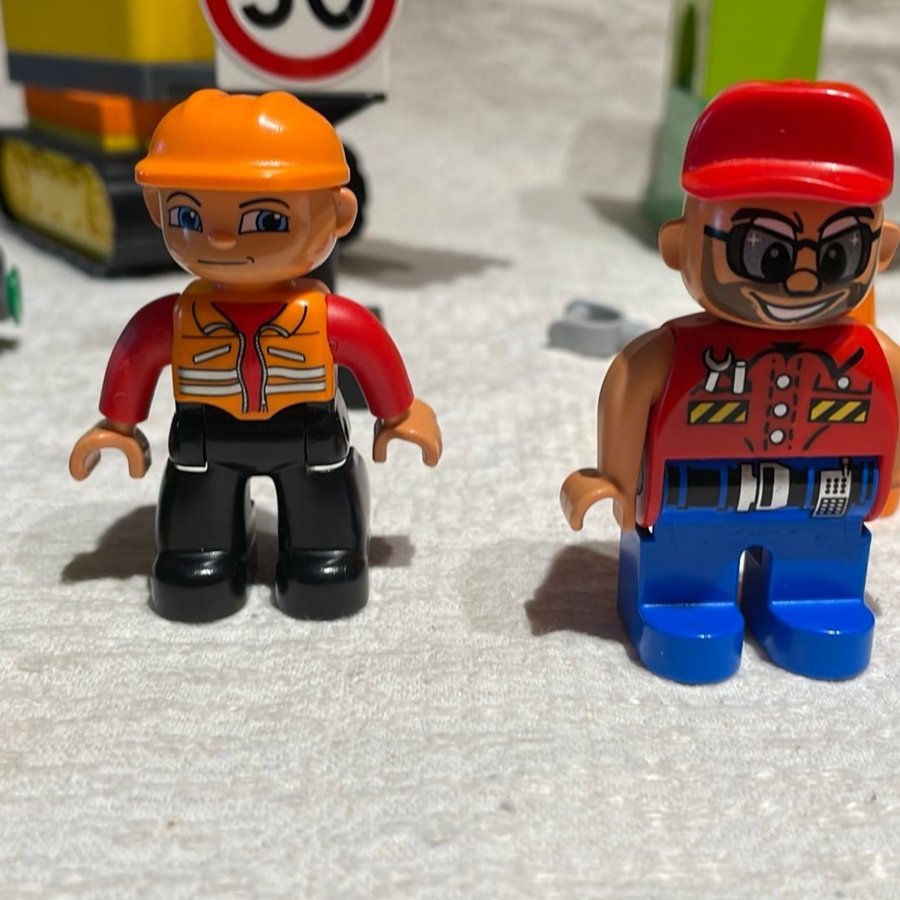 Lego Duplo grävmaskin, lastbil , silo och figurer