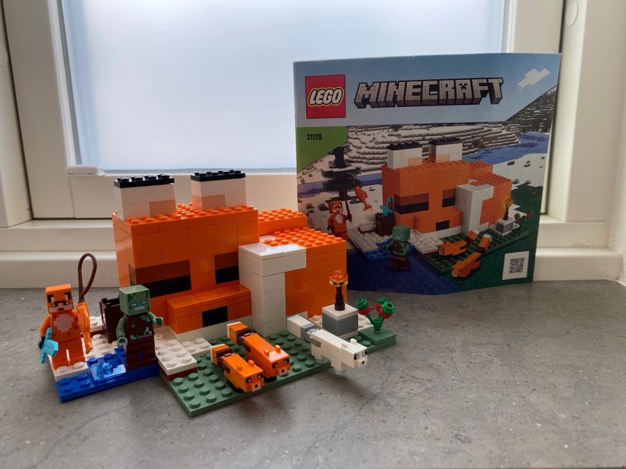 Komplett LEGO Minecraft 21178 - The Fox's Hut