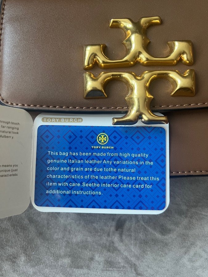 TORY BURCH ELEANOR KONVERTIBEL AXELVÄSKA BRUN  100% kalvskinn