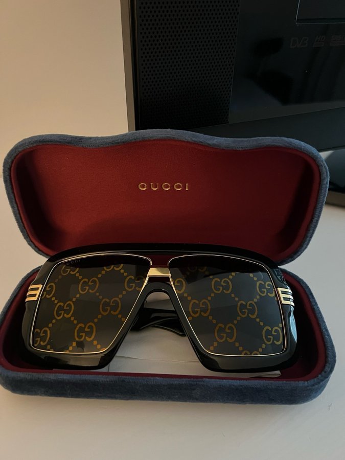 Gucci ”GG 0900S 001” Solglasögon i nyskick med kvitto