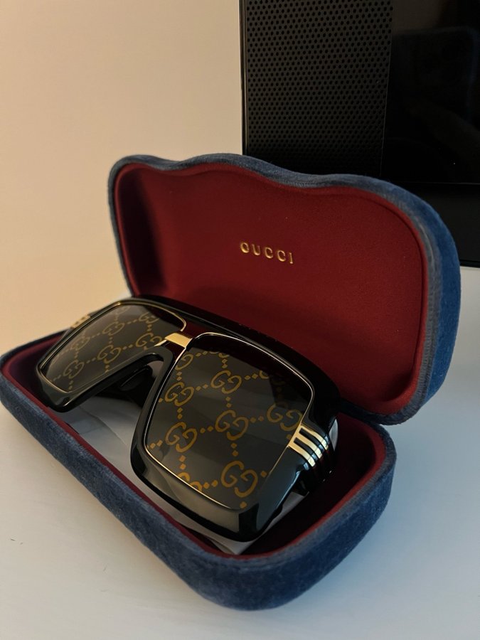 Gucci ”GG 0900S 001” Solglasögon i nyskick med kvitto