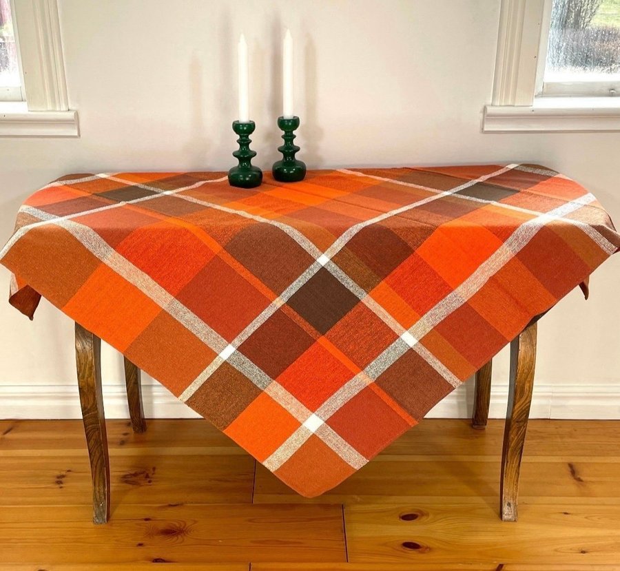 Retrotextil, Rutig bordsduk i orange, brunt och vitt, 125 x 125 cm