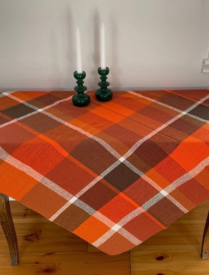 Retrotextil, Rutig bordsduk i orange, brunt och vitt, 125 x 125 cm