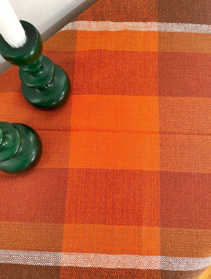 Retrotextil, Rutig bordsduk i orange, brunt och vitt, 125 x 125 cm